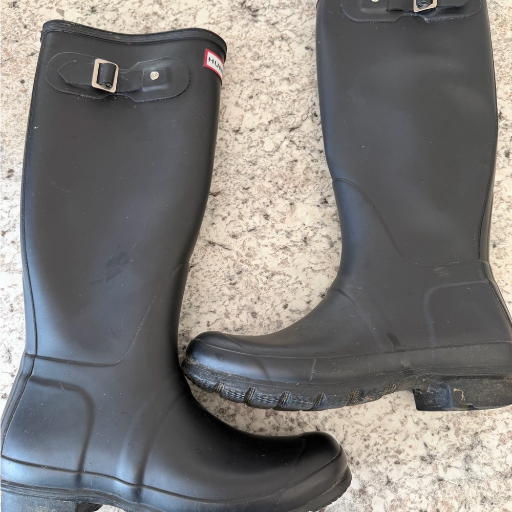 Hunter Classic Black Boots - Picture 2 of 6